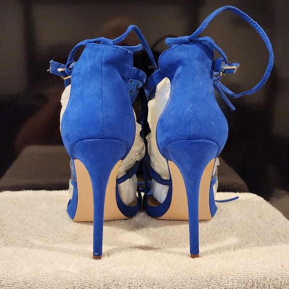 Heels - Picture 3 of 4